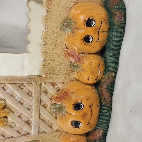 Vintage Halloween Fall/Harvest Themed Basket/Planter/Centerpiece, Pumpkin Basket - Picture 4 of 9